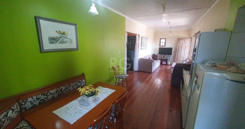 Casa para Venda - 290m², 4 dormitórios, sendo 2 suites, 2 vagas - Cascata