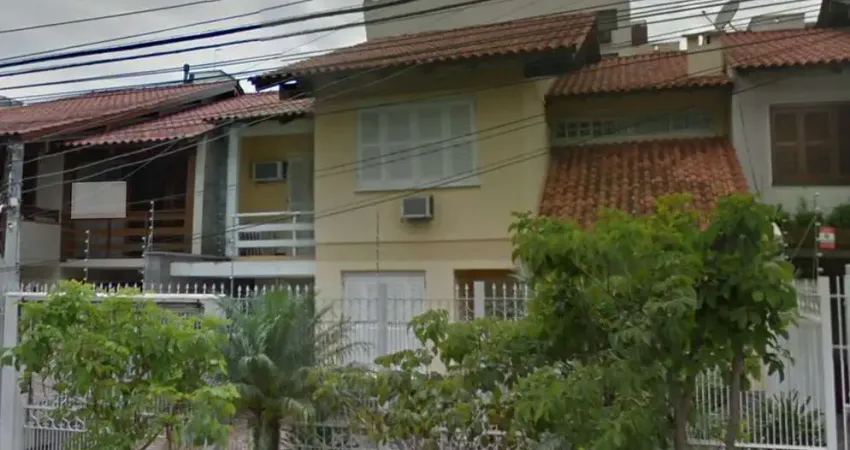 Casa a venda de 4 dormitórios com 325,40 m², no bairro Jardim Lindóia em Porto A
