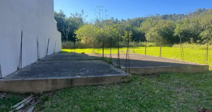 Terreno com 147m2 com projeto aprovado e fundacções concluídas