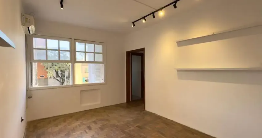 Apartamento reformado de 68m², 2 dormitórios no bairro praia de belas