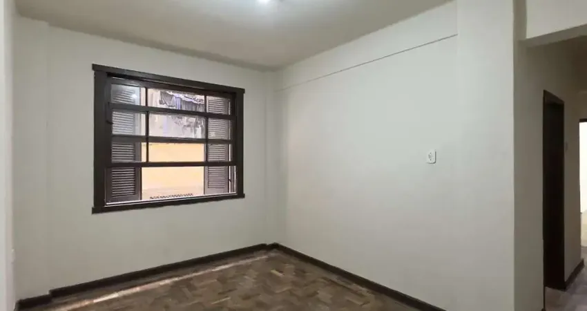 Apartamento de 62m², 2 dormitórios com banheiro auxiliar no centro histórico