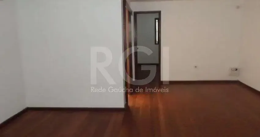 Casa comercial com pavilhão de 294,03m² no bairro são geraldo -porto alegre