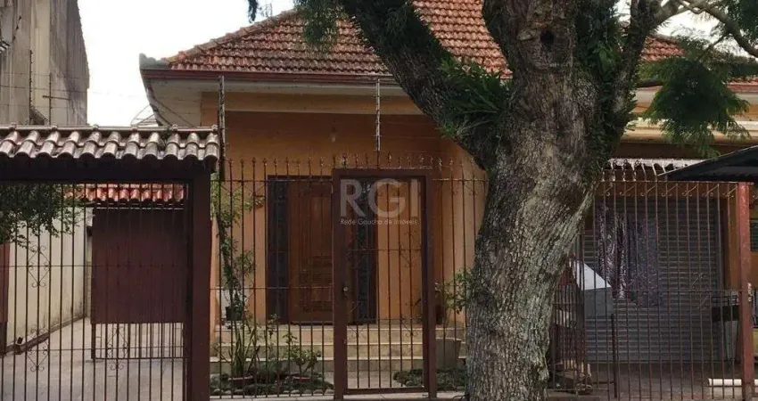 Casa com 3 quartos à venda na Rua Dona Firmina, 766, Vila São José, Porto Alegre
