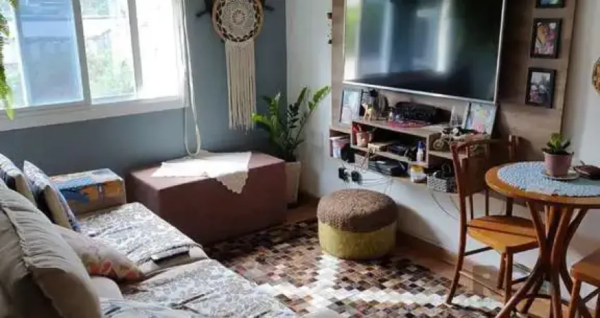 Ótimo apartamento 2 dormitórios de fundos, com garagem, bairro cavalhada-porto a