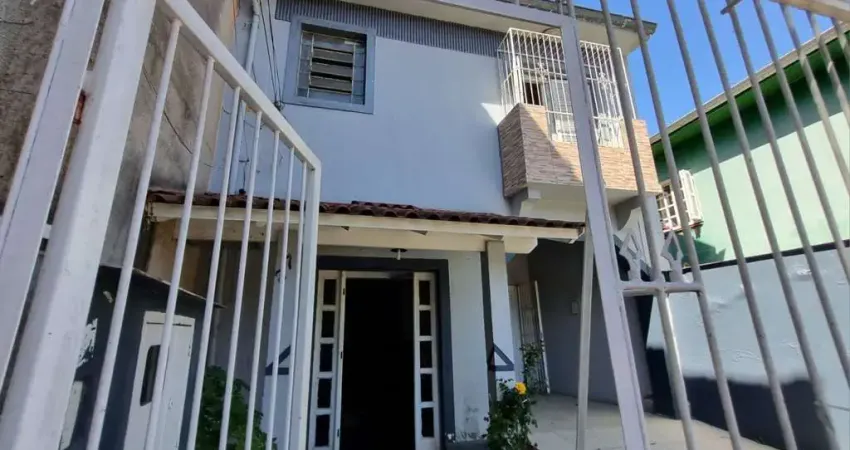 Casa residencial de 2 pisos com  3 dormitórios , 2 banheiros + 1anexo com 2 apto