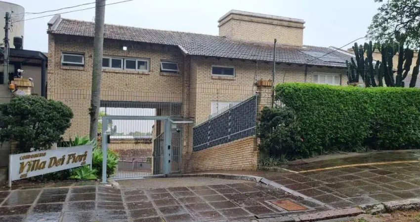 Casa no condomínio villa dei fiori com 03 dormitórios, duas vagas, bairro triste