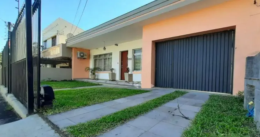 Casa com 4 quartos à venda na Avenida Clemenciano Barnasque, 368, Teresópolis, Porto Alegre
