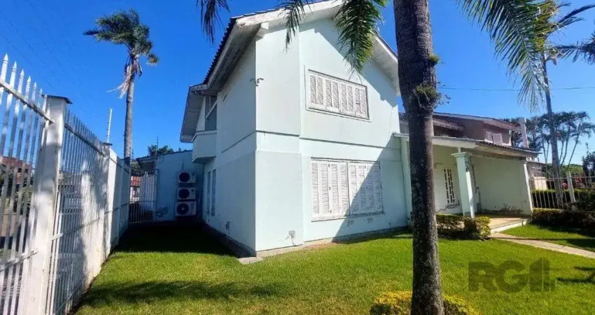Casa com 4 quartos à venda na Avenida Coronel Pedro Augusto Bittencourt, 64, Espírito Santo, Porto Alegre