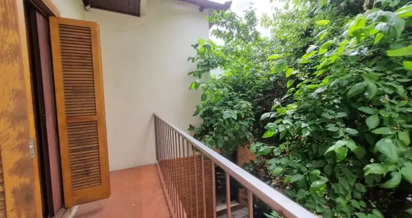 Casa estilo sobrado para venda de 3 dormitórios  com  2 vagas de garagem no bair