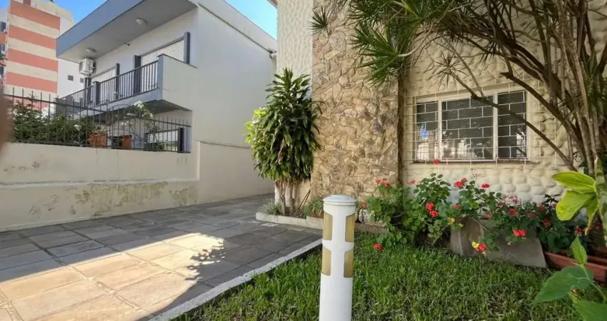 Casa com 3 quartos à venda na Rua Vinte de Setembro, 208, Azenha, Porto Alegre