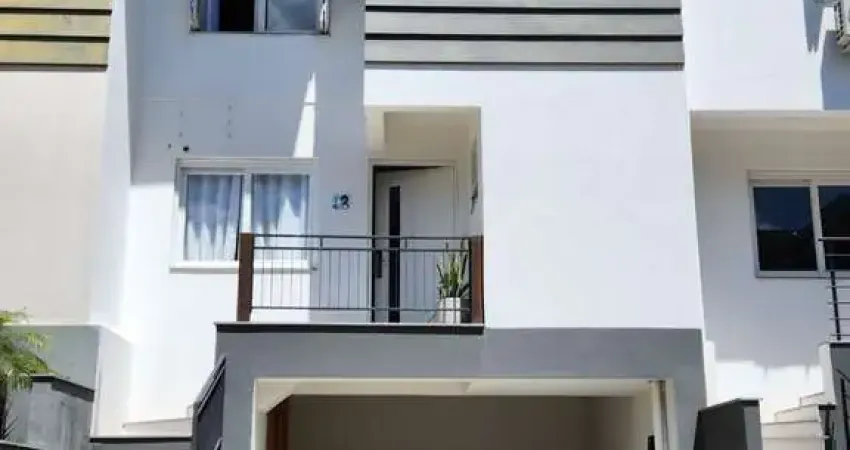 Ótima casa em condomínio fechado na vila nova, em porto alegre!