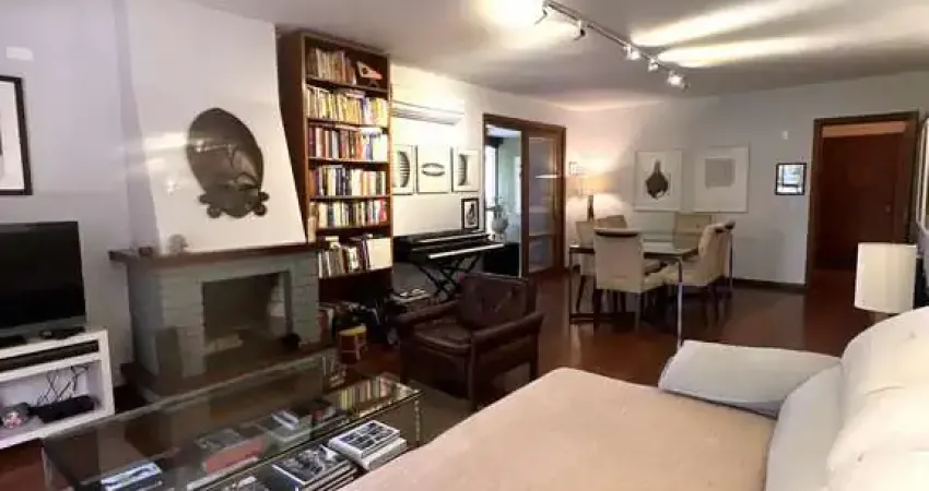 Apartamento com 3 dormitórios, sendo 1 suíte, lareira e 2 vagas no menino deus