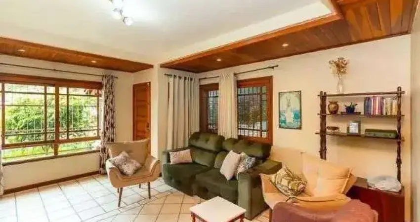 Casa sobrado a venda de 5 quartos, 1 suite e 4 vagas de garagem com 235m²privt.