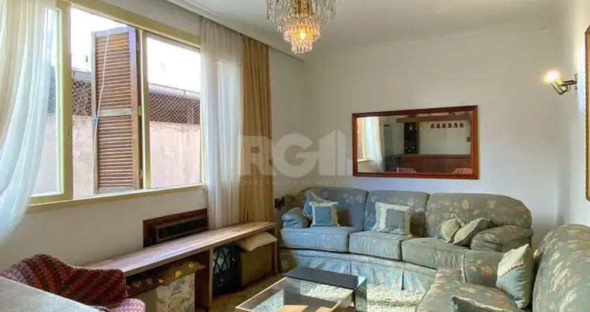 Apartamento 3 dormitórios, sendo 1 suíte, com 2 salas de estar, junto à praça da