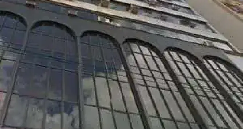 Sala Comercial 52m² na Praça 15 de Novembro — Elevador e Portaria