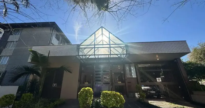 Apartamento dois dormitórios ( uma suíte) garagem/depósito Bairro Menino Deus