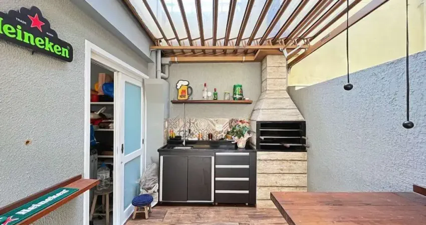 Casa com 3 quartos e 2 vagas em condomínio fechado no bairro Tristeza