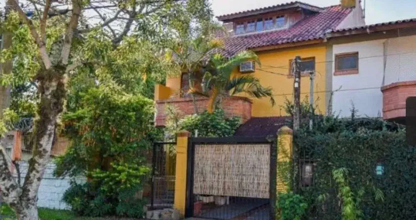 Casa com 3 quartos à venda na Rua Mura, 120, Guarujá, Porto Alegre
