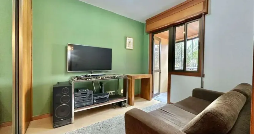 Apartamento com 3 quartos, vaga e elevador no Bairro Menino Deus