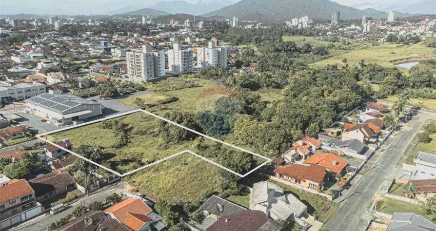 Ótimo terreno para Investimento com 6.045 m²