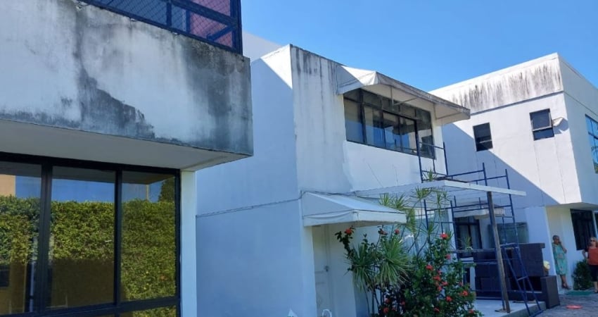 Linda casa com 3/4 para locação no Itaigara!