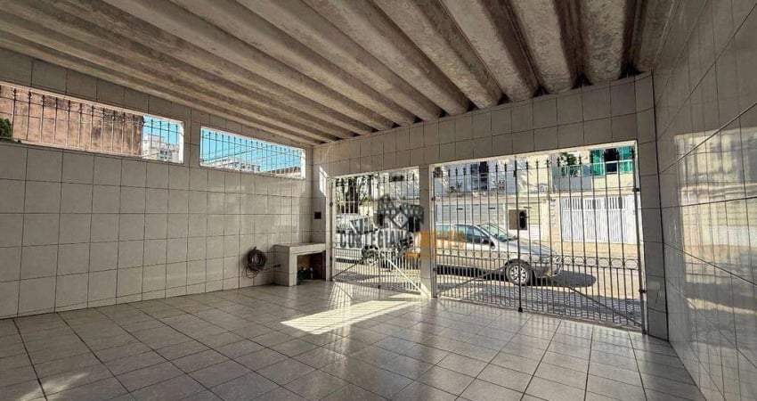 Oportunidade - Sobrado com 3 Dormitórios/3 Vagas de Garagem à Venda no Bairro do Campo Grande em Santos !
