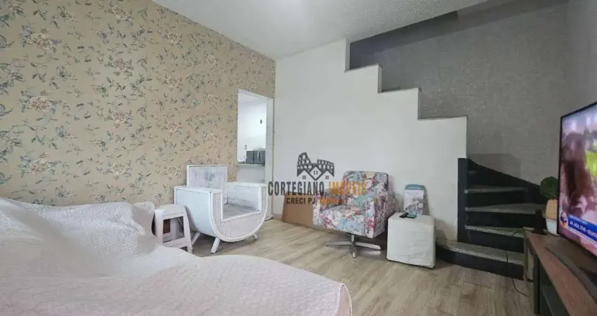 Sobrado com 2 Dormitórios/Quintal à Venda, 80 m² por R$ 400.000 - Macuco - Santos!