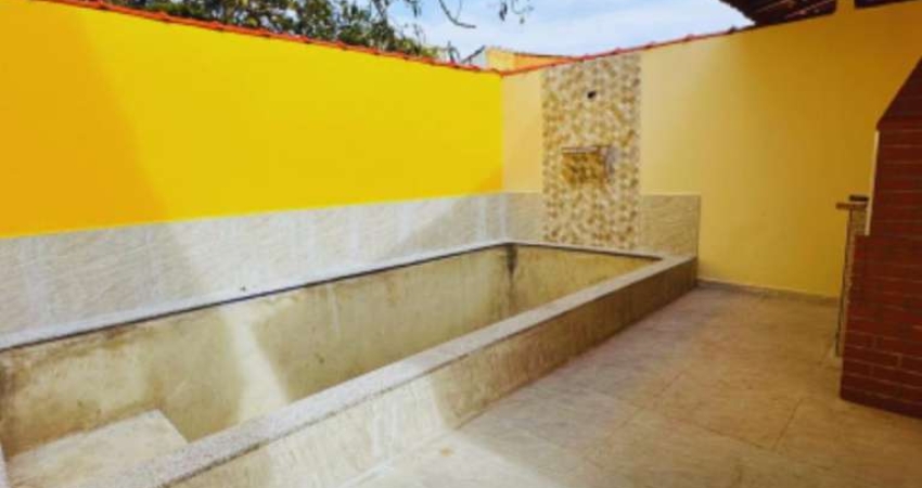 Casa para Venda em Mongaguá, Jussara, 2 dormitórios, 1 suíte, 1 banheiro, 2 vagas