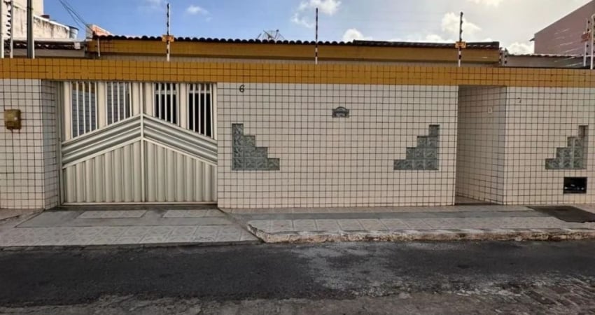 Casa com 3 quartos à venda na Rua João Rodrigues de Miranda, 06, Luzia, Aracaju