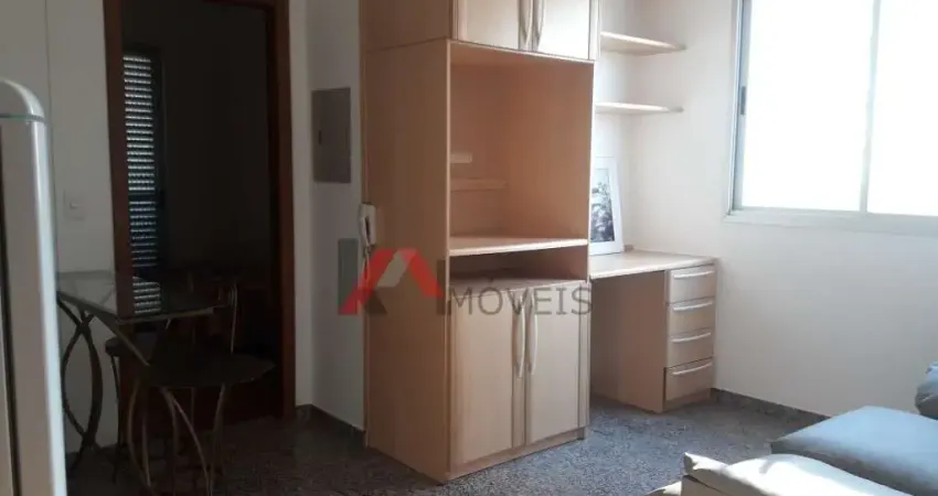 Apartamento todo mobiliado de 1 suíte, com armários e varanda. 01 vaga . port. 24 h.