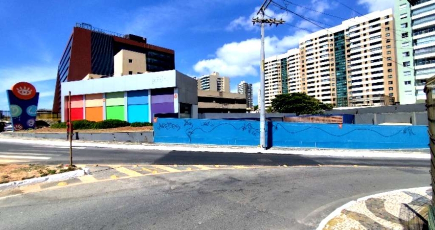 Aluguel de loja comercial de alto padrão em Salvador-BA, bairro Armação: 1 sala, 4 banheiros, 20 vagas de garagem, 800 m².