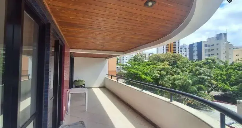 3 suítes mais gabinete, nascente total, varandão, lavabo, 3 vagas de garagem soltas