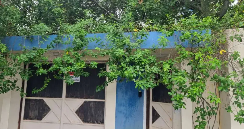 Casa 4 quartos, sendo uma suíte, excelente estado de conservação.