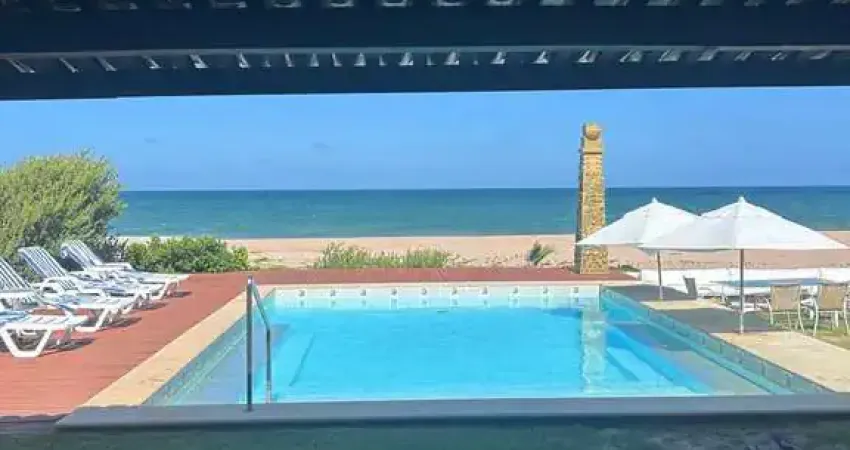 Imperdível: casa mobiliada para locação em condominio interlagos, 4 suítes, piscina, frente mar