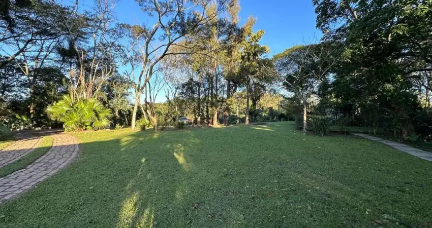 Casa para Venda em Carapicuíba, Chácara dos Junqueiras, 3 dormitórios, 1 suíte, 2 banheiros, 17 vagas