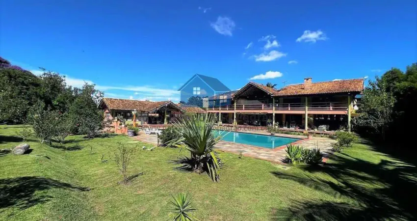 Mansão maravilhosa! Grande piscina, salão de festas gourmet, SPA com saunas úmida e seca, garagem c/ 12 vagas.