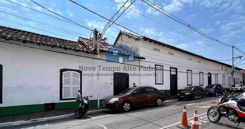 CASARÃO COMERCIAL - Centro Histórico Santana de Parnaíba (fachada tombada) - DISPONIVEL TAMBÉM PARA LOCAÇÃO
