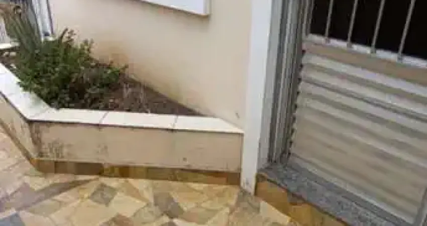 Sobrado para Venda em Barueri, Parque dos Camargos, 3 dormitórios, 1 suíte, 2 banheiros, 2 vagas