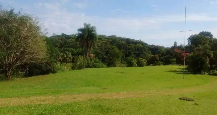 Chácara com terreno de 3.000 com ótima Casa Envidraçada e Avarandada  Integração com a Natureza