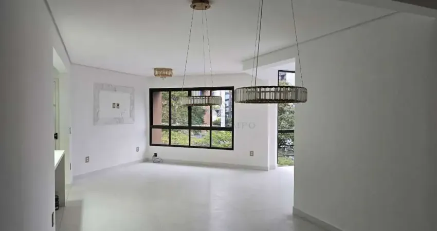 Apartamento reformado com 3 dormitórios sendo 1 suíte e 2 vagas