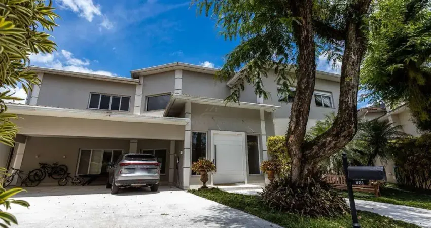 Casa alto padrão Alphaville 12, 790 m², vista mata, 4 suítes, lazer completo