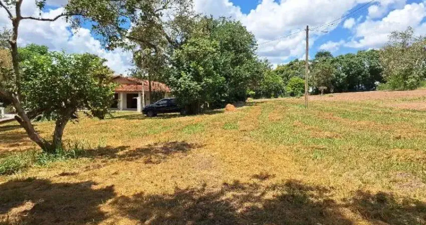 Sítio à Venda ou Locação em Jaguariúna-SP, Bairro Condomínio Rural Colméia: 3 quartos, 3 suítes, 2 salas, 4 banheiros, 2 vagas, 44.000m².