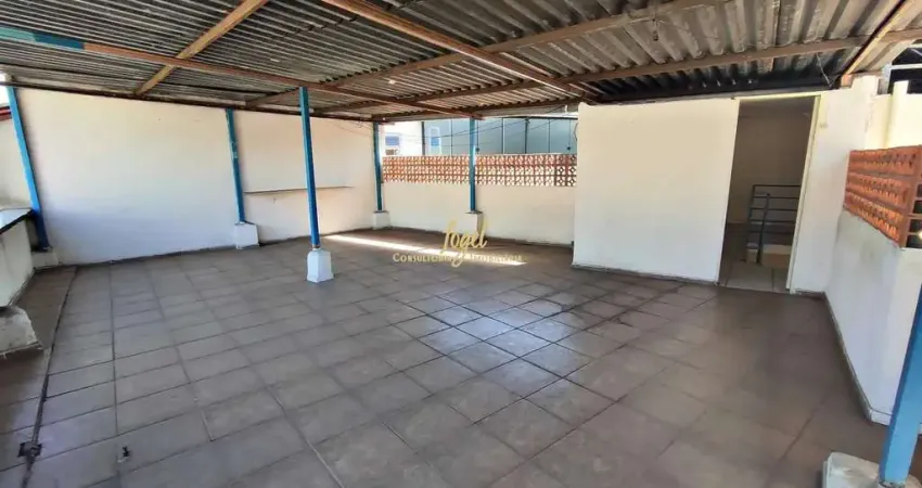 Mariano procópio - cobertura 2/4 - amplo terraço - frente - 2 banheiros - sem garagem