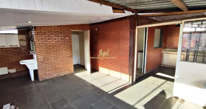 Mariano Procópio - Casa Sobrado 3/4 - Amplo Terraço - Localização Privilegiada (centro do bairro)