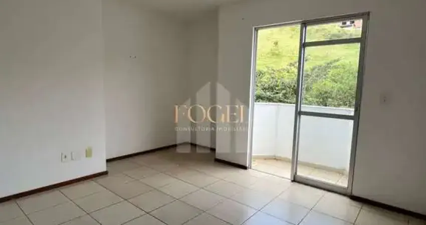 Recanto da Mata/JF – Apto 2/4 c/ Sacada e Garagem – 1 Lance de Escada