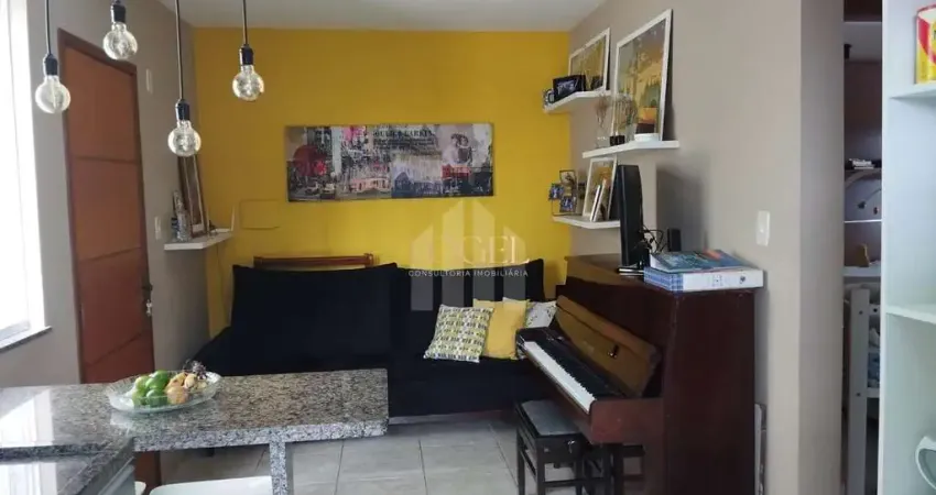 Previdenciários/JF – Apartamento 2/4 com planejados, 1 vaga coberta