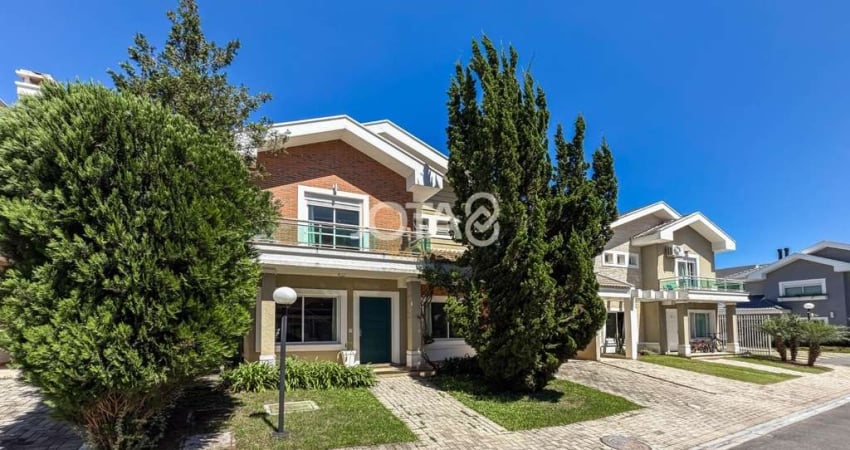 Casa em Condomínio com 4 quartos - J8
