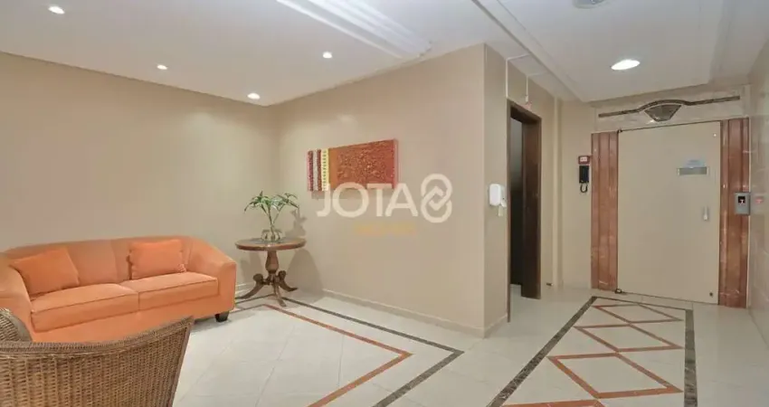 Apartamento mobiliado com 02 vagas no Cabral - J8