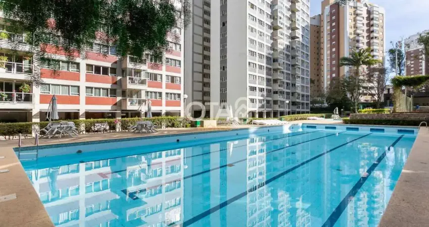 Apartamento em condomínio clube no Ahú