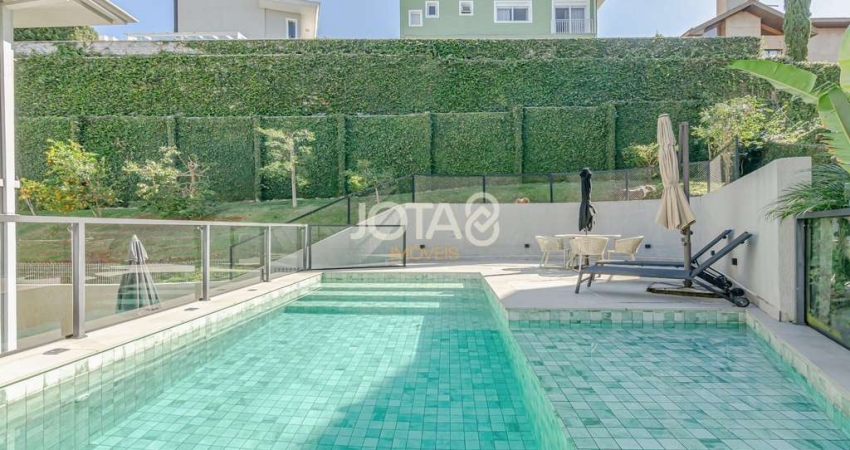 Casa em Condominio  com 4 suites e piscina